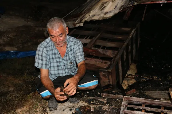 90-sabiden-ne-istedin-baraka-kundaklandi-kil-payi-kurtuldu-1665036817820.jpg ‘90 sabiden ne istedin!’ Baraka kundaklandı, kıl payı kurtuldu! - 2