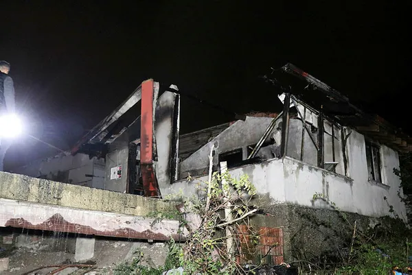 Sakarya'da alevlerin arasında kalarak can verdi! Emniyet harekete geçti - 3