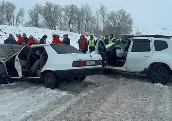 Sivas'ta feci kaza! 2 otomobil çarpıştı | Ölü ve yaralılar var