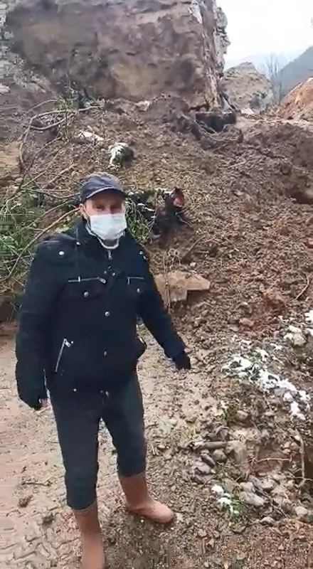 Son dakika: Zonguldak'ta heyelan köy yolunu kapattı - 1