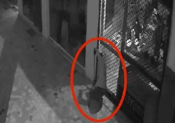 Bursa'da kuyumcu soygunu! 3 dakikada 400 bin lirayla kayıplara karıştılar