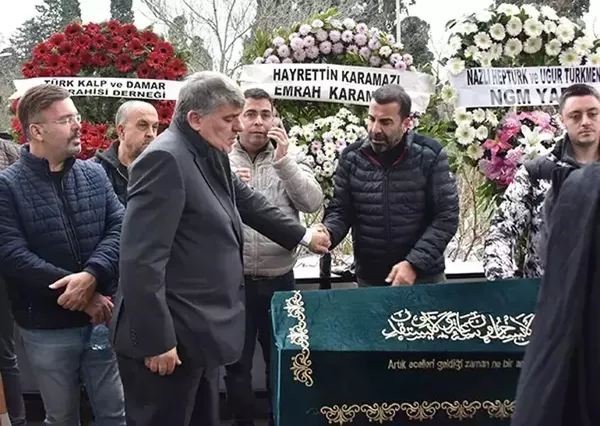 1704208530763.jpeg Anneye acı veda! Emre Karayel cenazede güçlükle ayakta kaldı - 2