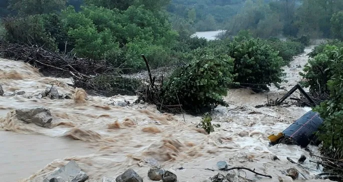 Düzce'de heyelan! Mahsur kalan onlarca kişi kurtarıldı - 4