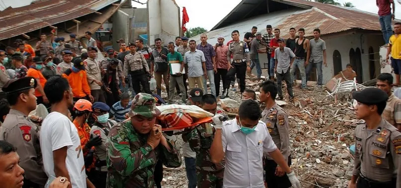 Endonezya'daki deprem: Ölü sayısı 102'ye yükseldi