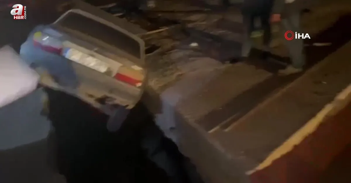 Aynı çukura iki otomobil düştü