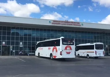 Karantinada olması gerekiyordu! Otogarda bilet alırken yakalandı