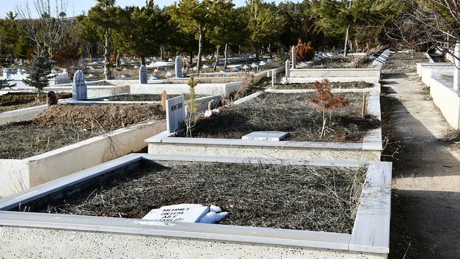 Adana'da 79 mezarı tahrip eden 5 DEAŞ'lı tutuklandı - 5