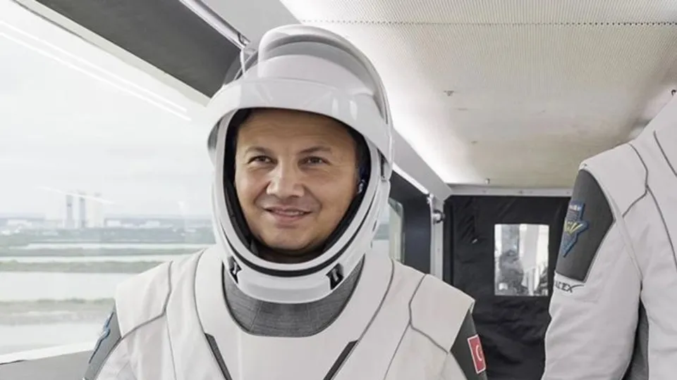 İlk Türk Astronot Alper Gezeravcı uzayda