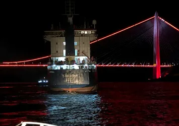İstanbul Boğazı'nda arıza yapan gemi kurtarıldı