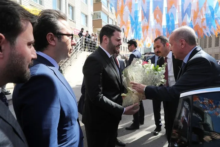 Başkan Erdoğan, AK Parti Ankara İl Başkanlığını ziyaret etti
