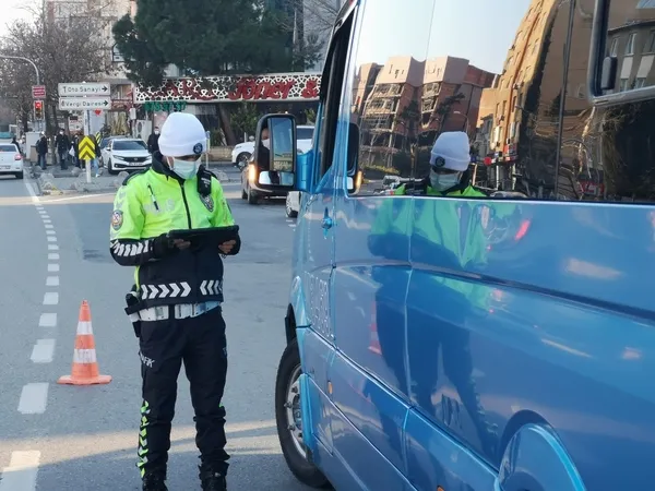 İstanbul'da Covid-19 gündemiyle toplanan İl Umumi Hıfzıssıhha Meclisi yeni tedbir kararlarını açıkladı - 9