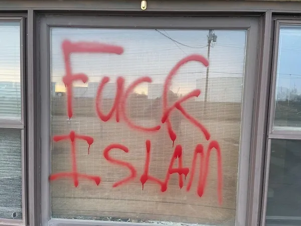 ABD’de faşistler camiye saldırdı!