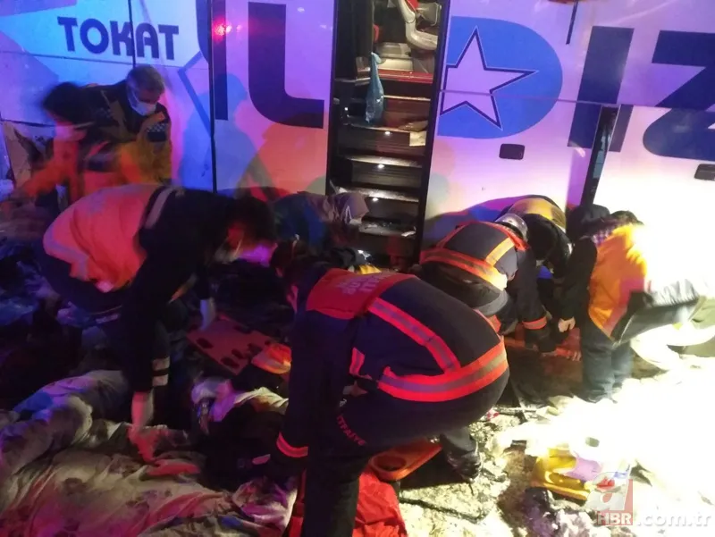 Sivas'ta yolcu otobüsü devrildi! Kırklareli'nde yolcu treni işçi servisine çarptı | Peş peşe kötü haberler 5