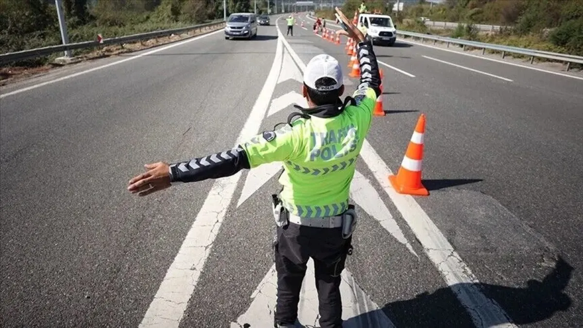 İstanbul'da yarın bu yollara dikkat! 3 ilçede trafik kısıtlaması: İşte tüm kapalı güzergahlar