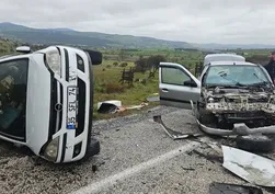 Balıkesir’de feci kaza! Otomobil ile kamyonet çarpıştı: 5 yaralı