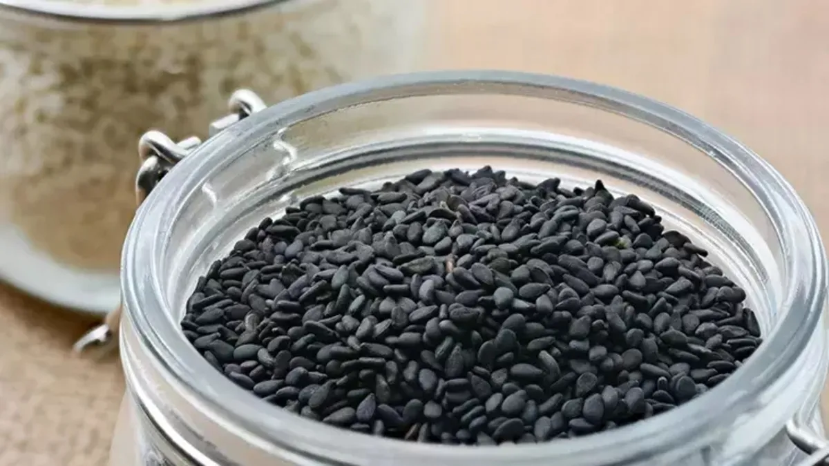 Kabızlığın doğal ilacı! Yoğurdun içine koyup kaşık kaşık yiyin! Günde 2 kez...