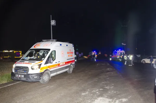 ankarada-otomobil-dereye-devrildi-olu-ve-yaralilar-var-1623207939305.jpg Ankara'da otomobil dereye devrildi! Ölü ve yaralılar var - 2