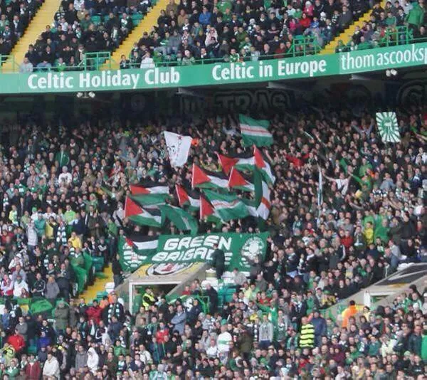 Tribünlerdeki Filistin bayraklarını kaldıran Celtic yönetimine taraftardan sert tepki