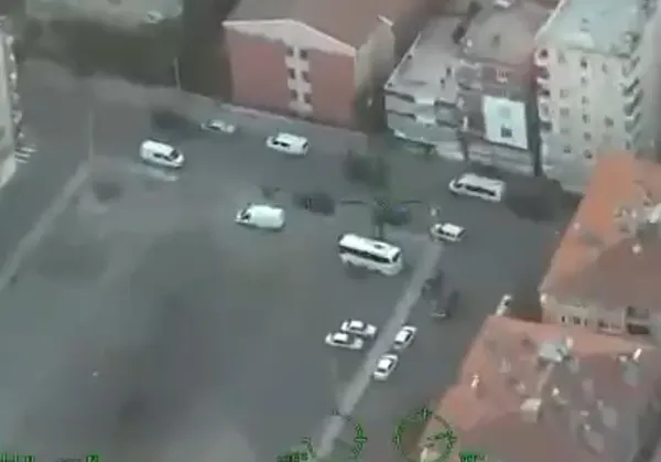 diyarbakir-merkezli-10-ilde-kokunu-kurutma-operasyonu-baronlar-ve-baroniceler-gozaltina-alindi-1655785940623.jpeg Diyarbakır merkezli 10 ilde "Kökünü Kurutma Operasyonu" | Baronlar ve baroniçeler gözaltına alındı - 5