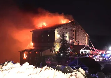Bolu'daki otel yangını faciasında dehşete düşüren anlar! Çarşafla hayata tutunma çabası kameralarda