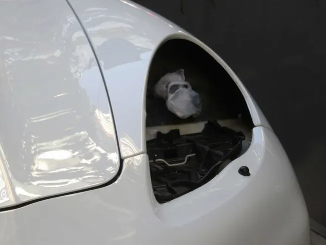 İstanbul'da lüks otomobilin 70 bin liralık farlarını 10 saniyede çaldılar - 2