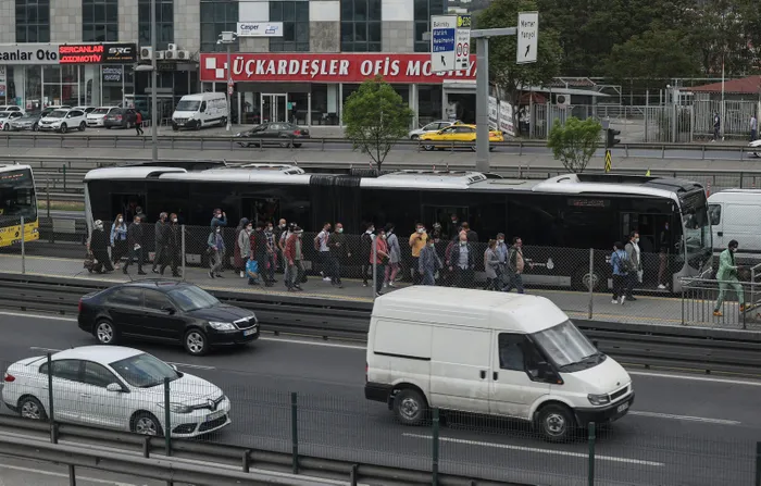 Son dakika: İstanbul'da "kademeli normalleşme"nin ikinci gününde trafik yoğunluğu yaşanıyor - 3