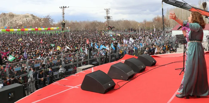 HDP'li Saliha Aydeniz teröristbaşı Abdullah Öcalan'a övgüler yağdırdı! Nevruz kutlamasında skandal sözler - 2