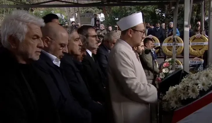 Hıncal Uluç 83 yaşında hayatını kaybetti! Turkuvaz Medya önünde tören düzenlendi! Ağabeyinden duygulandıran sözler