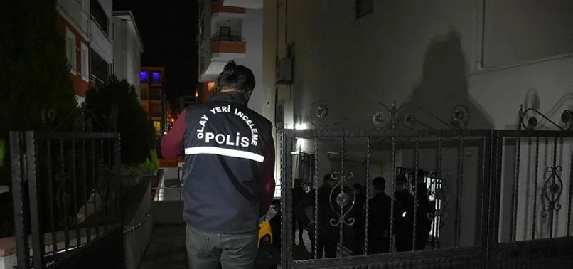 Anne ve babasını öldürüp intihar etti!