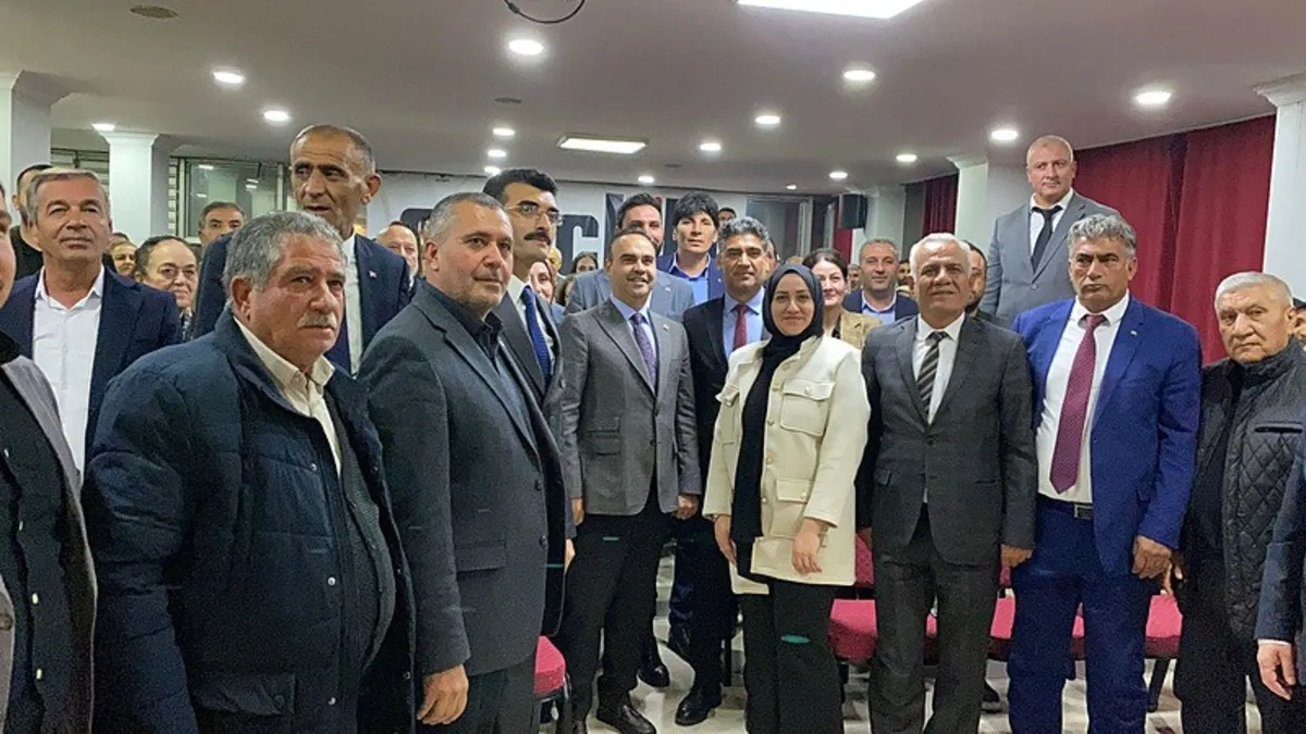 Bakan Kacır'dan Iğdır AK Parti İl Başkanlığı'na ziyaret