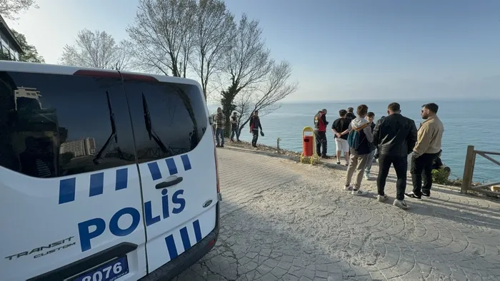 ekipleri-harekete-geciren-cisim-sahil-guvenlik-denize-acildi-gercek-bambaska-cikti-1712944280332.jpg Ekipleri harekete geçiren cisim! Sahil Güvenlik denize açıldı, gerçek bambaşka çıktı - 2