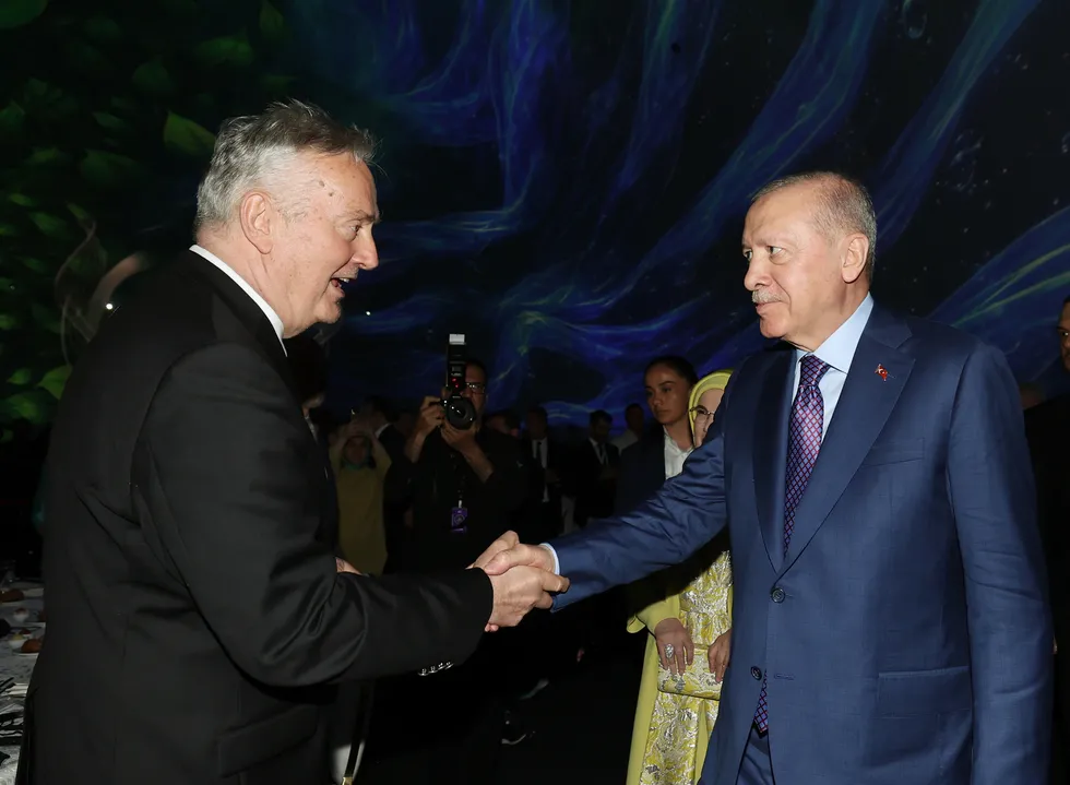 baskan-erdogandan-sifir-atik-forumunda-israf-mesaji-43-milyon-cocuk-aclik-pencesinde-1780855905252.jpg Başkan Erdoğan'dan Sıfır Atık Forumu'nda israf mesajı: 43 milyon çocuk açlık pençesinde - 4