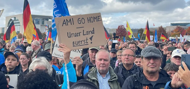 Almanlar sokağa döküldü: Rusya ile barışın ucuz gaz alın