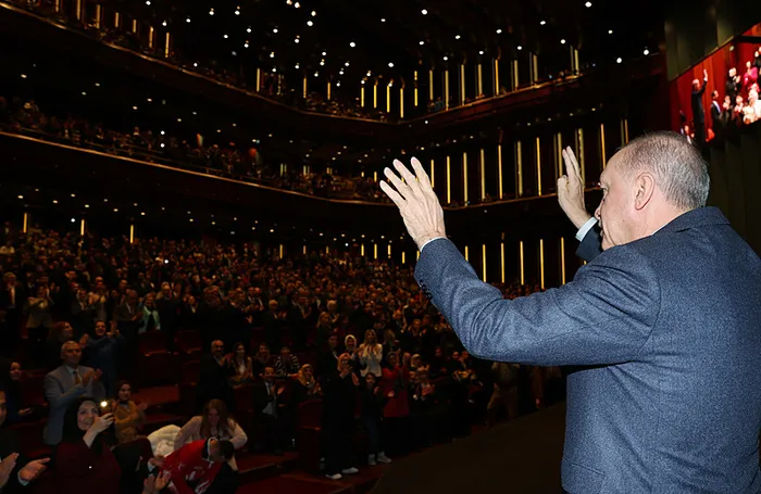 baskan-erdogan-ilk-evlenen-ciftlere-faizsiz-150-bin-tl-kredi-verecegiz-1736776571407.jpg Boşanmaların artması ve genç nüfusun azalmasıyla ilgili endişelerini dile getiren Başkan Erdoğan, yeni destek paketlerini duyurdu. (İHA)