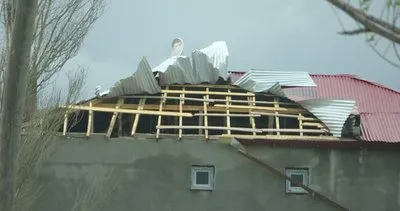 Ardahan'da şiddetli fırtına Ağaçlar ve direkler devrildi çatılar uçtu