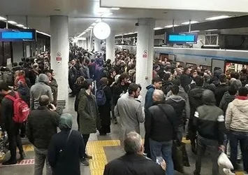Ekrem İmamoğlu sınıfta kaldı: İstanbullunun ulaşımla imtihanı! Metro yine arıza yaptı onlarca insan mağdur oldu