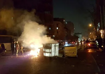 İran'daki protestolarda ölü sayısı 12'ye yükseldi!
