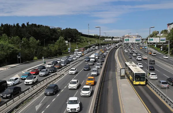 kademeli-normallesmenin-ilk-gunu-istanbul-trafiginde-yogunluk-var-mi-1621265613969.jpg Kademeli normalleşmenin ilk günü! İstanbul trafiğinde yoğunluk var mı? - 5
