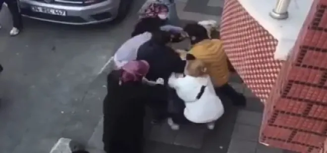 İstanbul’da ekmek kuyruğunda kadınların saç saça baş başa kavgası kamerada