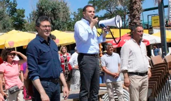 CHP Genel Başkanı Kemal Kılıçdaroğlu’nun mitingine seyirci toplamak için megafonla çağrı yaptılar! Tatilcilerden CHP’lilere sert tepki