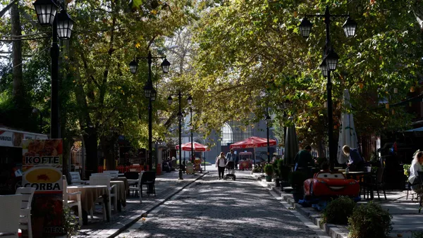meteoroloji-5-gunluk-hava-durumu-raporunu-yayinladi-soguklar-yurdu-terk-etti-sicakliklar-30-dereceyi-bulacak-p-1666684420854.jpg Meteoroloji 5 günlük hava durumu raporunu yayınladı! Doğuda eksi 8 batıda 30 derece sıcaklık | Pastırma sıcakları... - 1