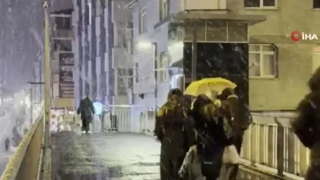 İstanbul’da beklenen kar başladı!