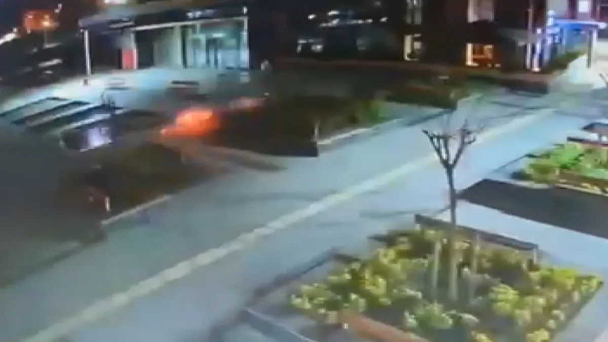 Başakşehir'de el bombalı saldırı! İş yerleri hasar gördü