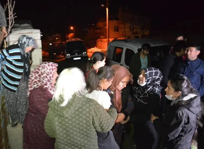 Karaman kayıp olarak aranan kız çocuğu ağılın avlusunda uyurken bulundu - 1