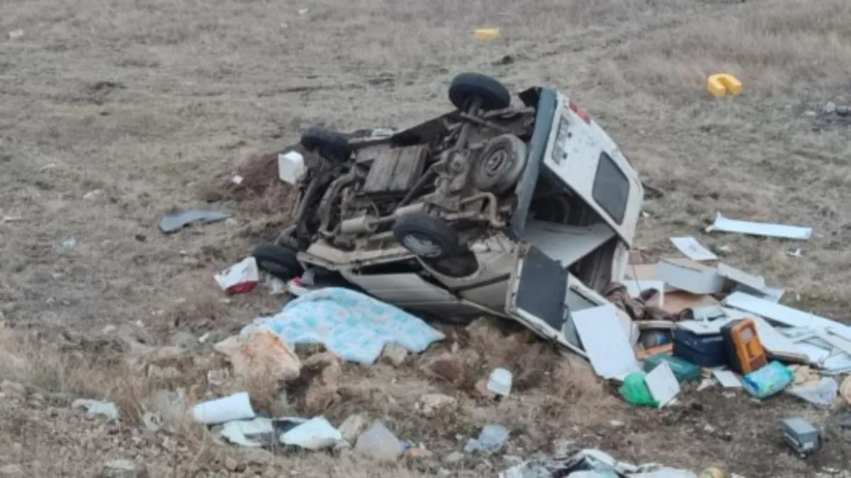 Kontrolden çıkan minibüs dehşet saçtı! Ölü ve yaralılar var