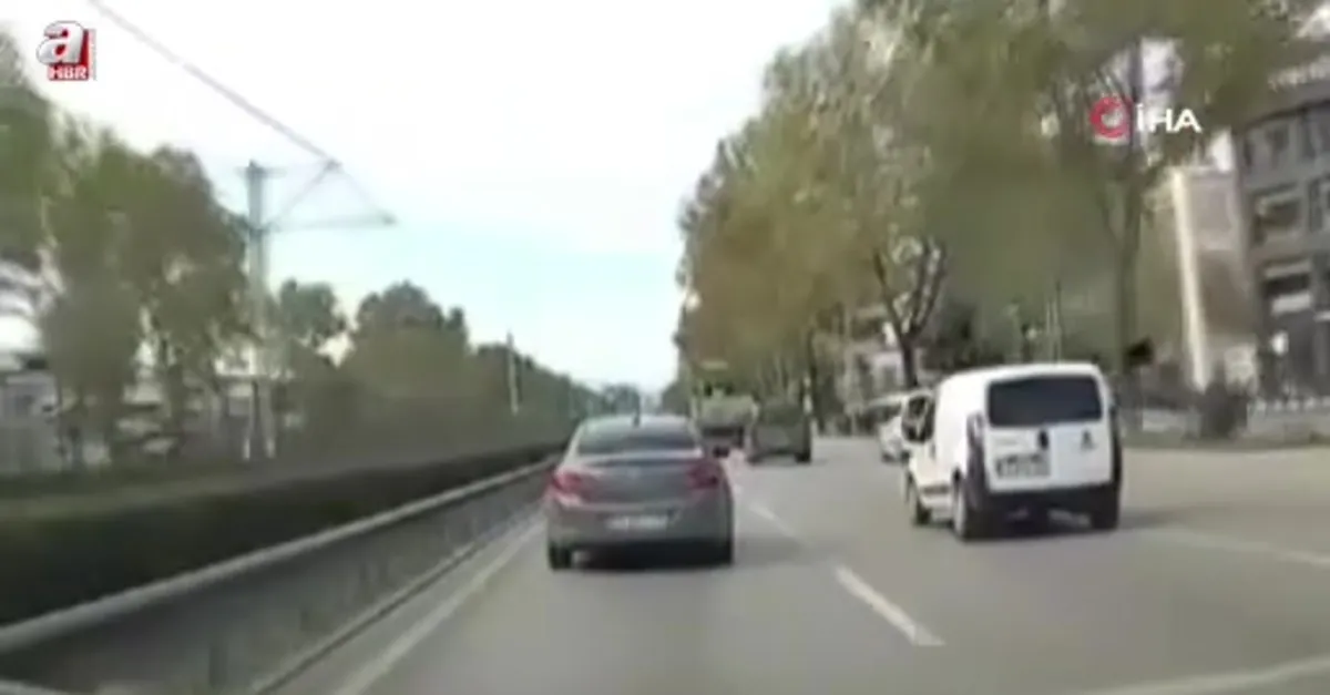 Makas anı kamerada... Kazaya ramak kaldı
