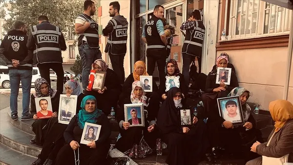 hdp-diyarbakir-il-binasi-muhurlendi-kandile-cikan-kapi-1664988800103.jpg HDP Diyarbakır il binası mühürlendi! Kandil'e çıkan kapı... - 6