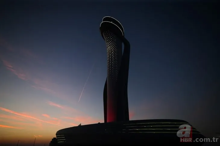 3. Havalimanı’nın kulesi ışık saçtı