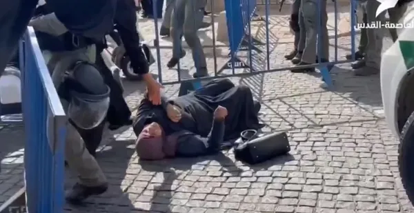 israilin-gazze-soykiriminin-golgesinde-mescid-i-aksada-13-cuma-namazi-1704455087632.jpg İsrail’in Gazze soykırımının gölgesinde Mescid-i Aksa'da 13. Cuma Namazı - 1