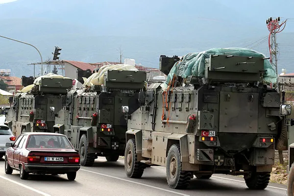 Sınıra komando sevkiyatı